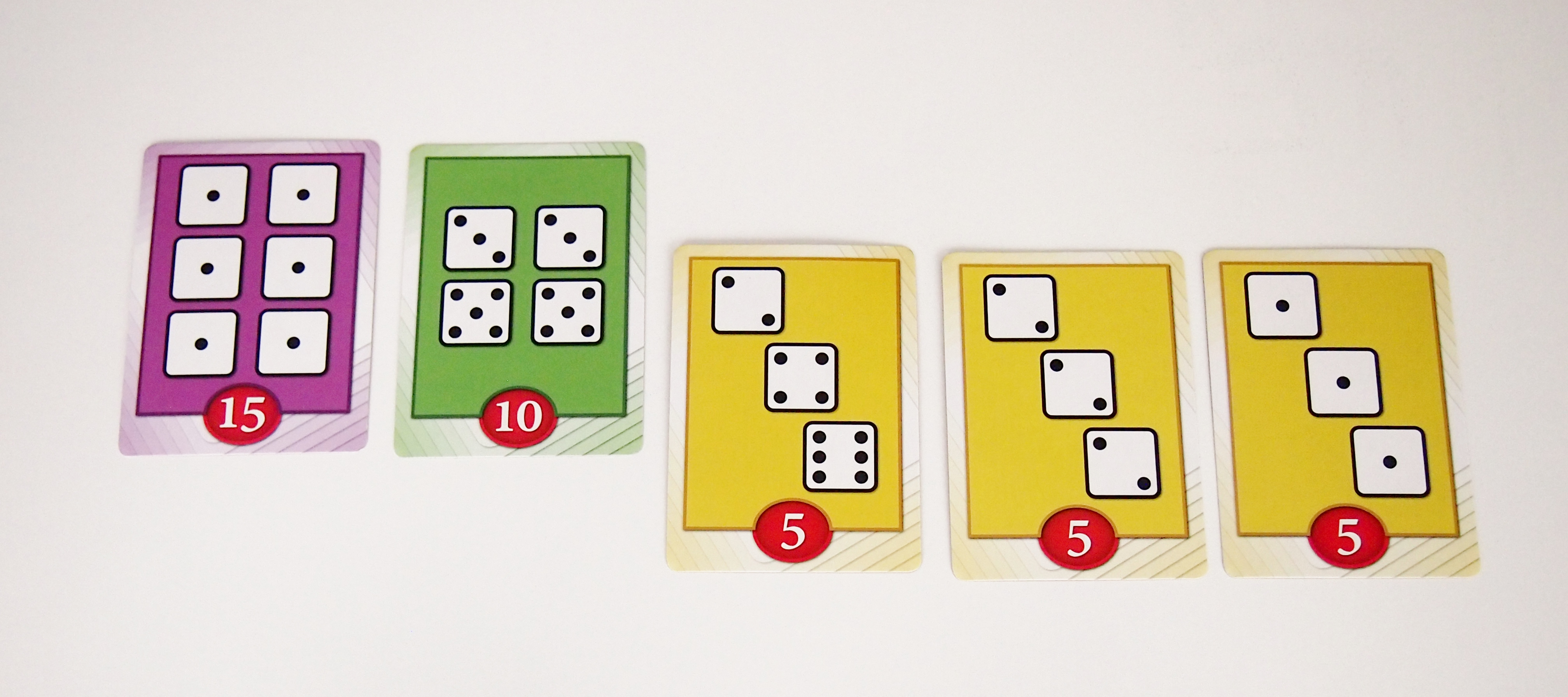 El primer jugador que consiga 40 puntos (símbolo rojo) será el ganador de la partida. 
