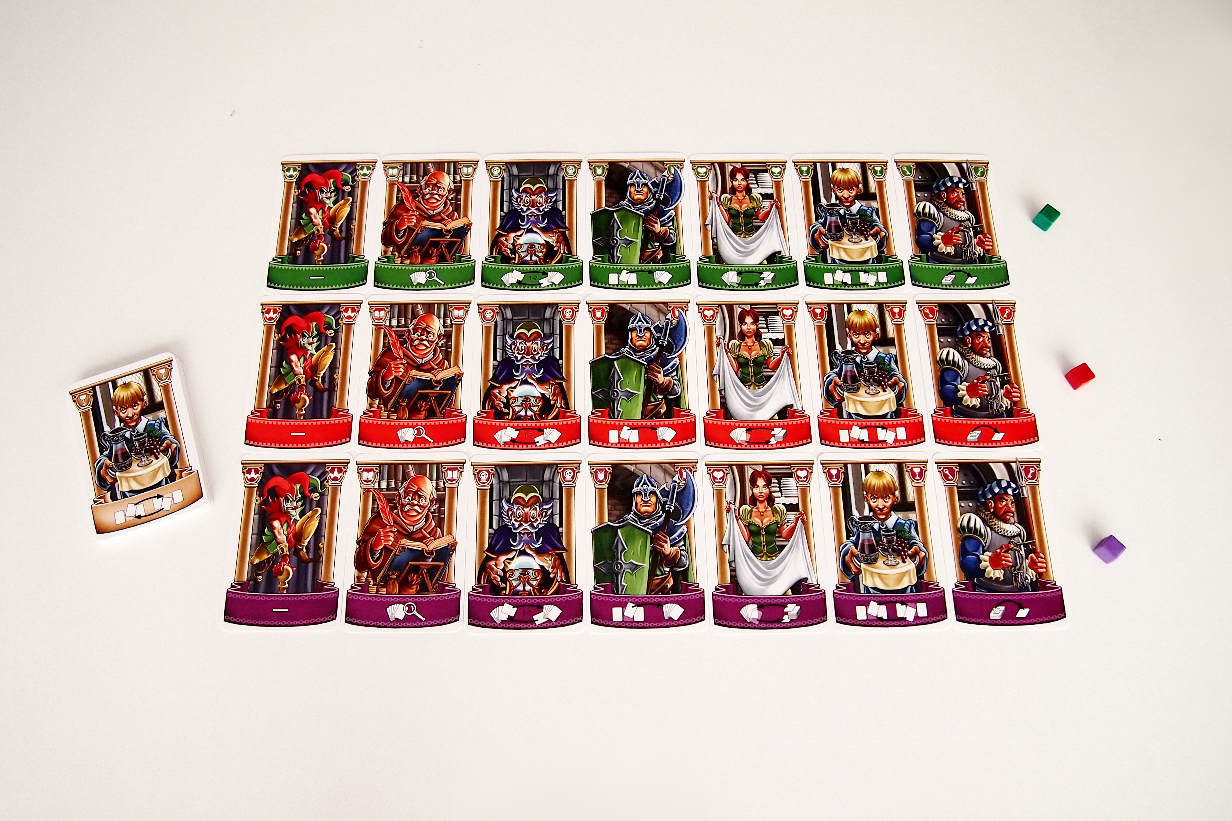 El mazo de cartas estará formado por las cartas de personaje correspondientes a los colores de los jugadores y por las cartas de color marrón. 