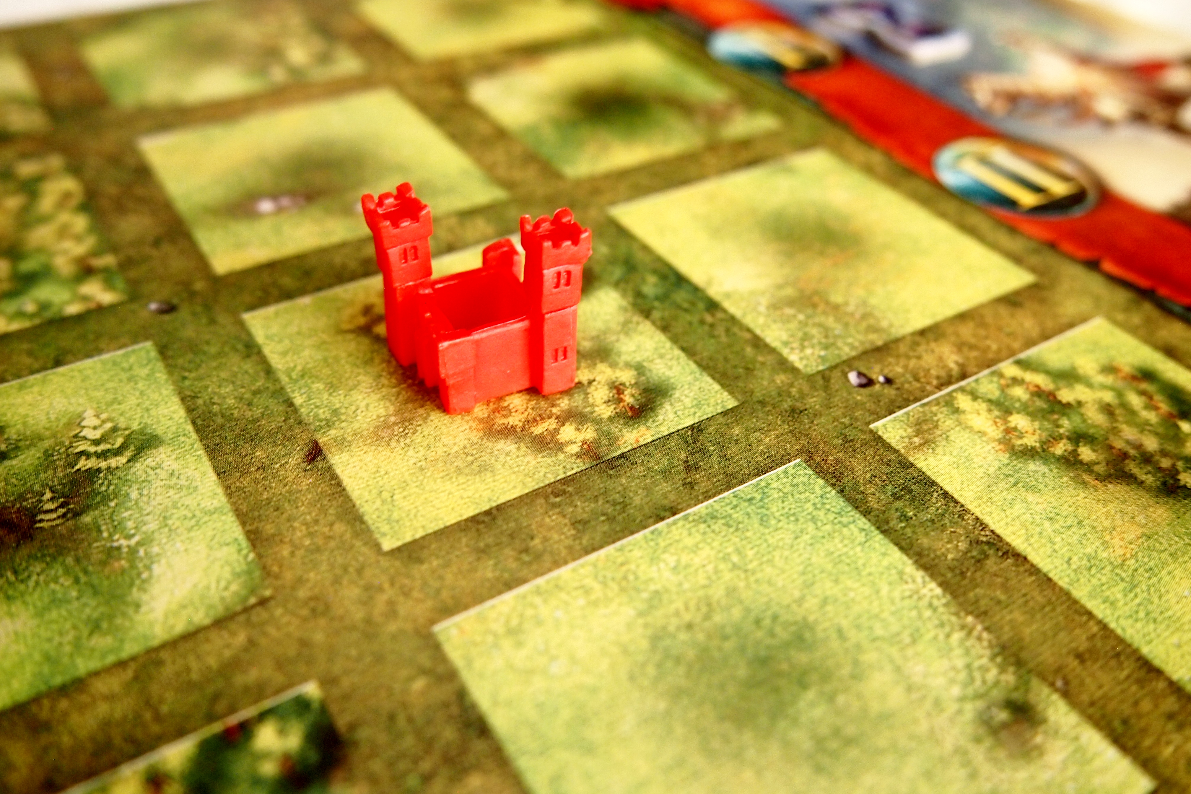 En su turno, cada jugador podrá colocar un castillo en una casilla vacía del tablero... 