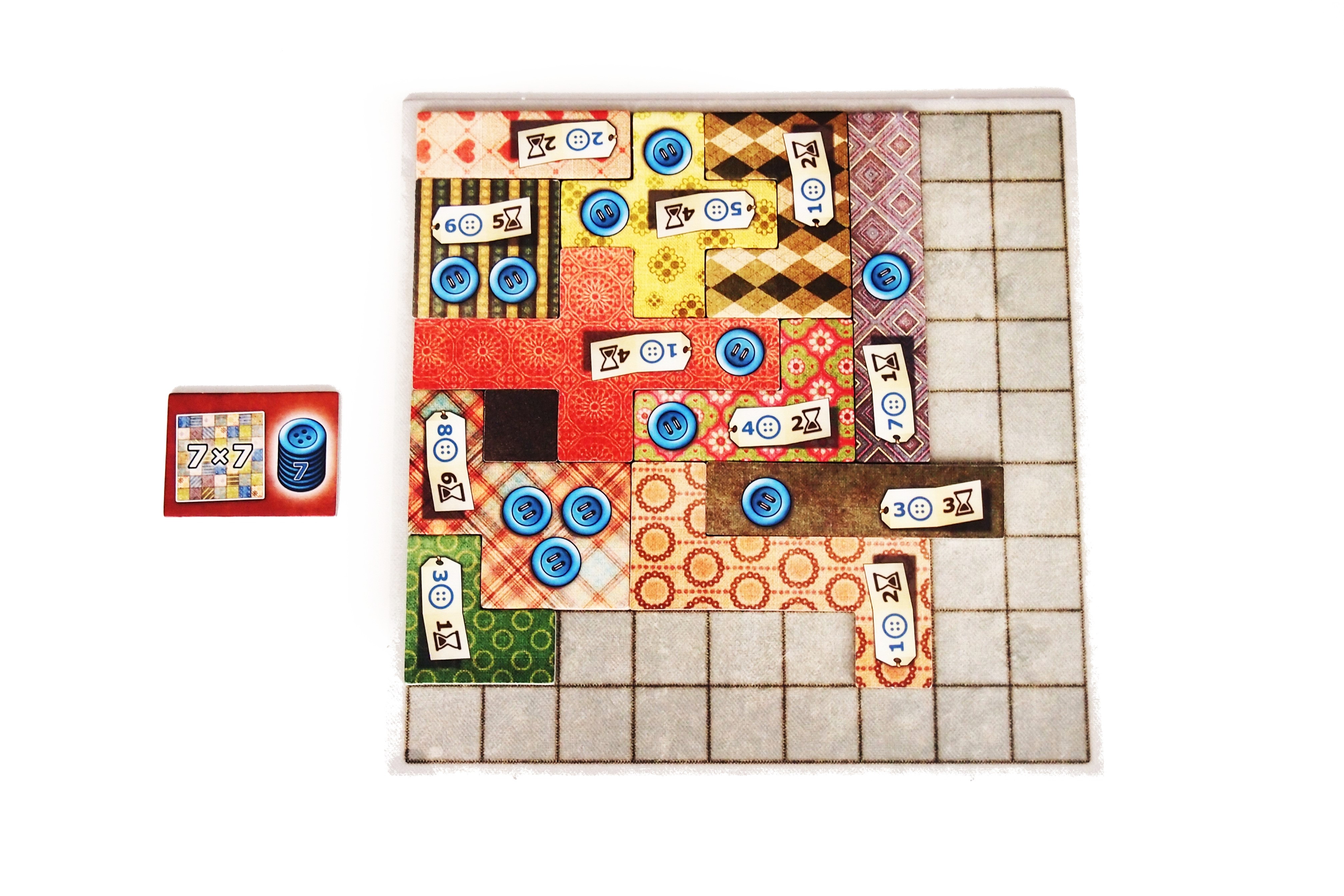 El primer jugador que complete un espacio de 7x7 obtendrá puntos adicionales al final de la partida. 